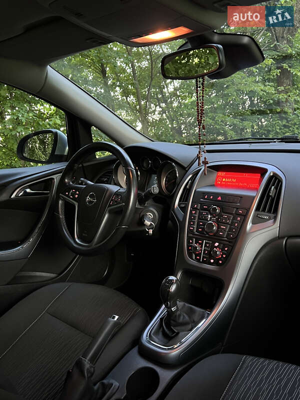 Универсал Opel Astra 2013 в Баре