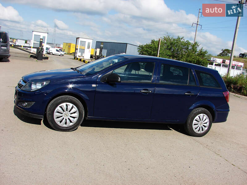 Універсал Opel Astra 2012 в Одесі