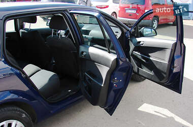 Универсал Opel Astra 2012 в 