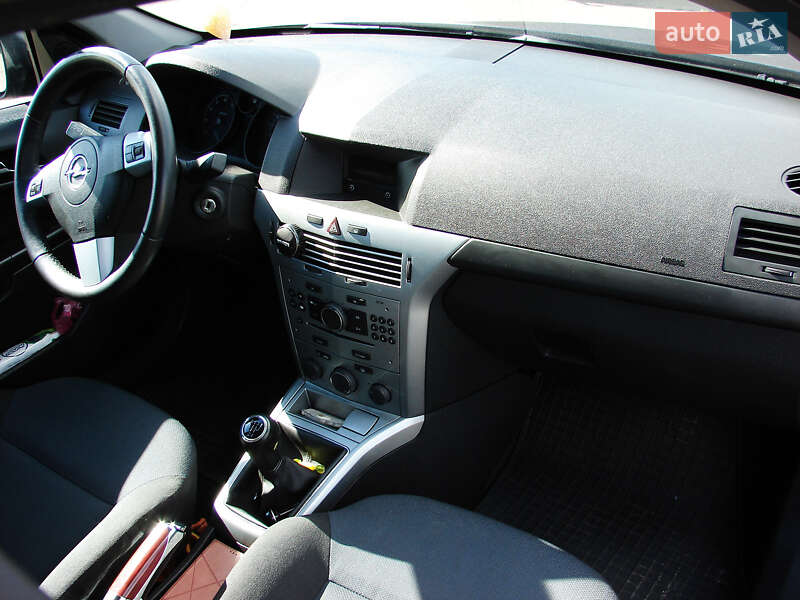 Універсал Opel Astra 2012 в Одесі