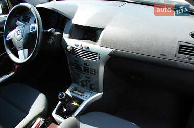 Универсал Opel Astra 2012 в 