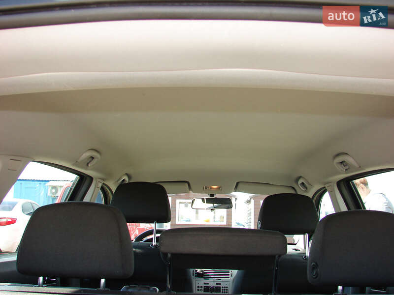 Універсал Opel Astra 2012 в Одесі