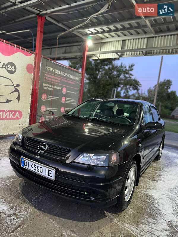 Седан Opel Astra 2006 в Новых Санжарах
