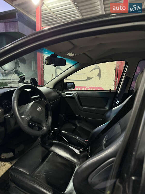 Седан Opel Astra 2006 в Новых Санжарах