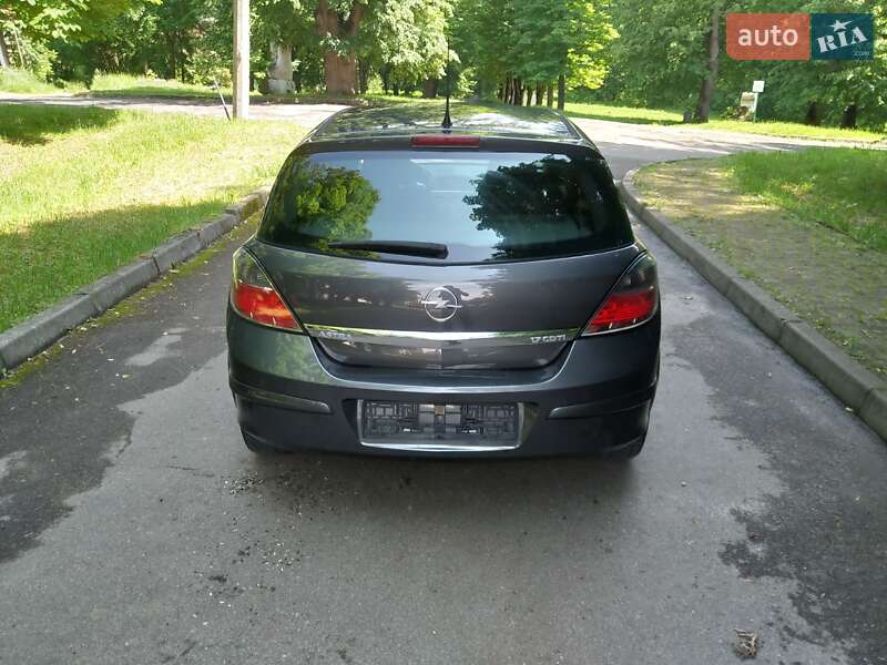 Седан Opel Astra 2011 в Трускавце