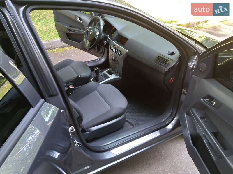 Седан Opel Astra 2011 в Трускавце