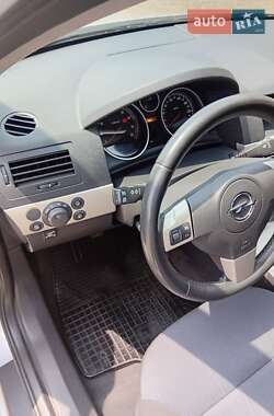 Хэтчбек Opel Astra 2008 в 