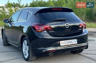 Хэтчбек Opel Astra 2014 в 