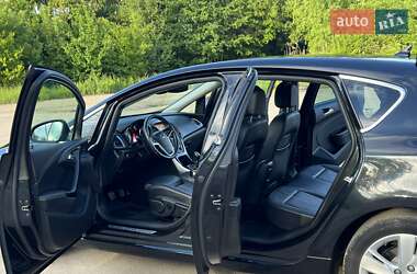 Хэтчбек Opel Astra 2014 в 