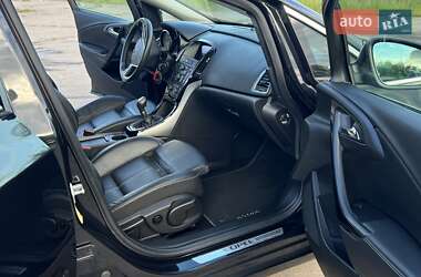 Хэтчбек Opel Astra 2014 в 