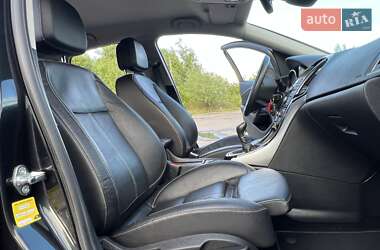 Хэтчбек Opel Astra 2014 в 