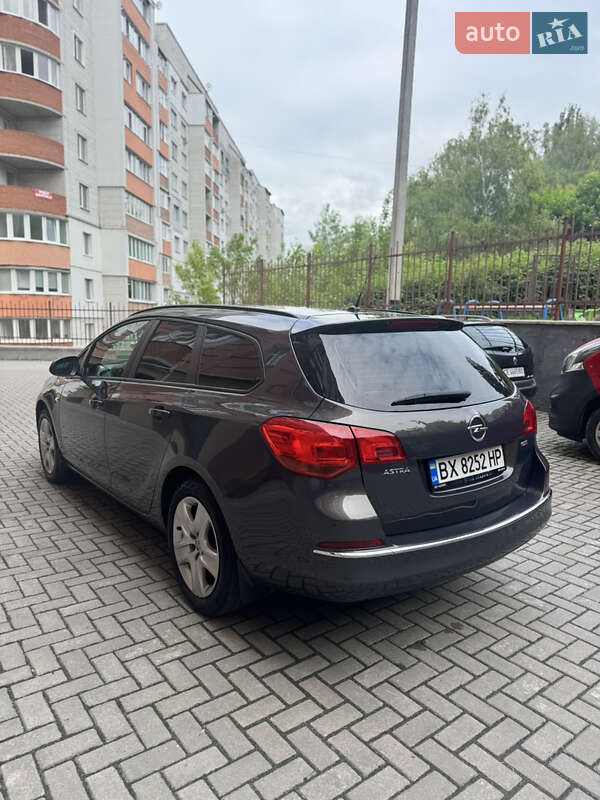 Універсал Opel Astra 2013 в Хмельницькому