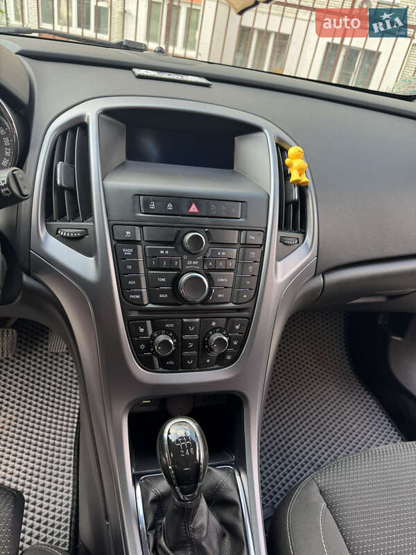 Універсал Opel Astra 2013 в Хмельницькому