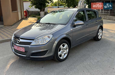 Хэтчбек Opel Astra 2007 в Великой Багачке