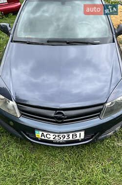 Купе Opel Astra 2006 в 