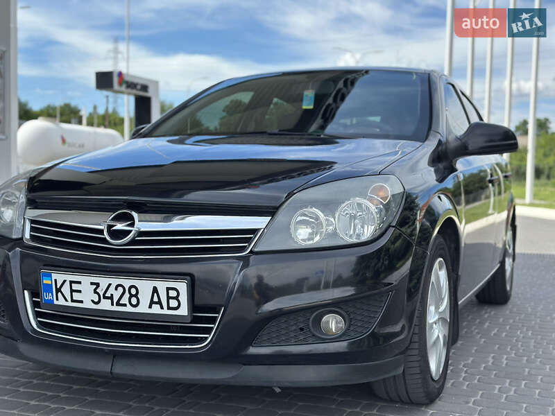 Хетчбек Opel Astra 2011 в Дніпрі