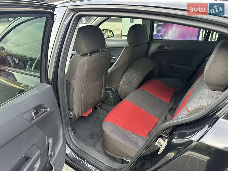 Хетчбек Opel Astra 2011 в Дніпрі