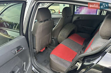 Хэтчбек Opel Astra 2011 в 