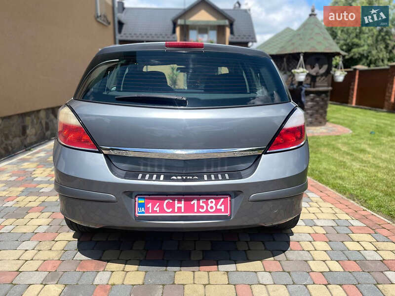 Хэтчбек Opel Astra 2005 в Тысменице