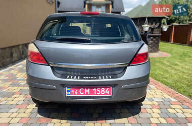 Хэтчбек Opel Astra 2005 в 
