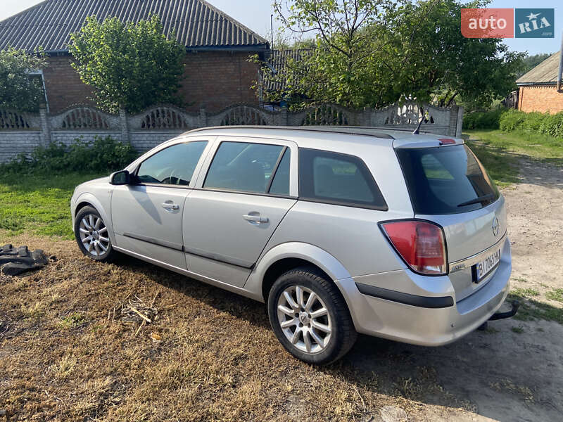 Универсал Opel Astra 2005 в Лубнах