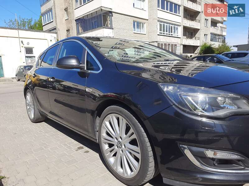 Хэтчбек Opel Astra 2013 в Львове