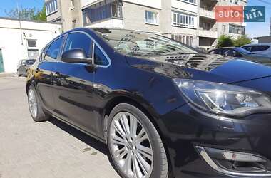 Хэтчбек Opel Astra 2013 в 
