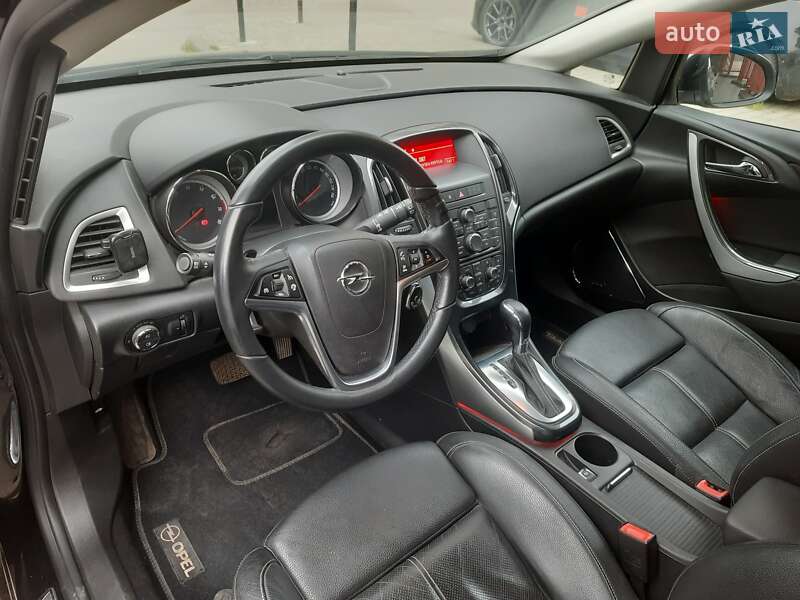 Хэтчбек Opel Astra 2013 в Львове