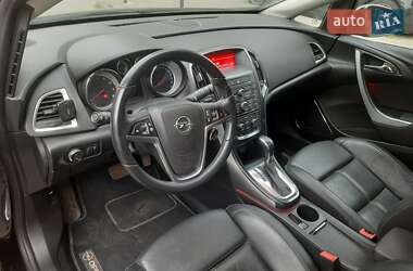 Хэтчбек Opel Astra 2013 в 