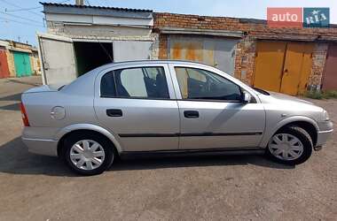 Хэтчбек Opel Astra 1999 в 