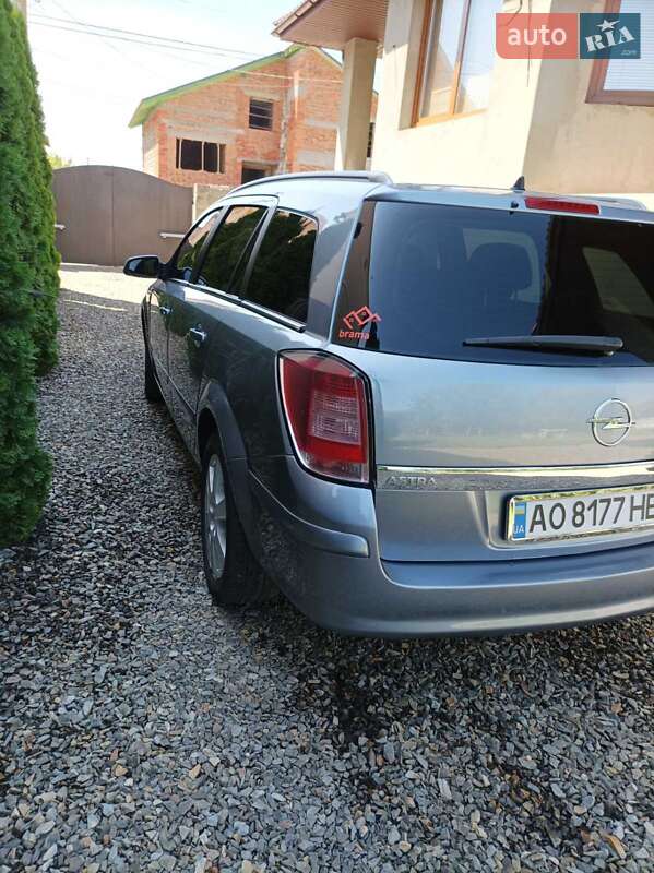 Універсал Opel Astra 2005 в Виноградові
