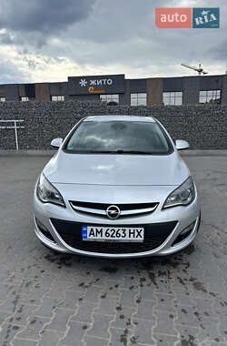 Хэтчбек Opel Astra 2014 в 