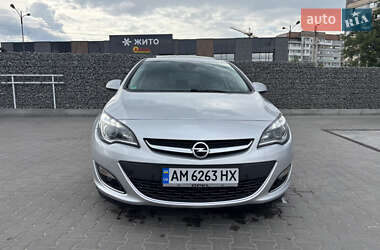 Хэтчбек Opel Astra 2014 в 