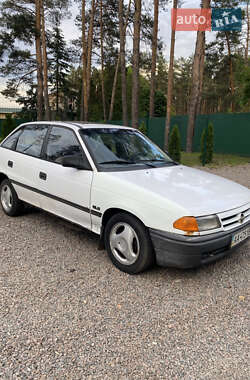 Хэтчбек Opel Astra 1993 в Ирпене