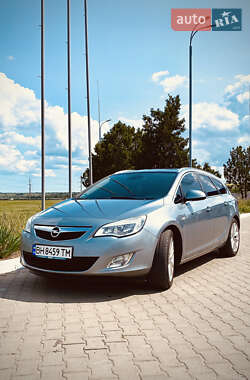 Универсал Opel Astra 2011 в Арцизе