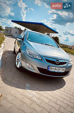 Универсал Opel Astra 2011 в 