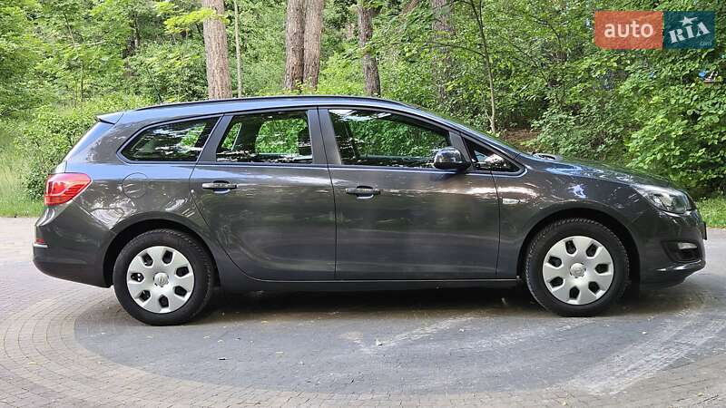 Универсал Opel Astra 2015 в Киеве