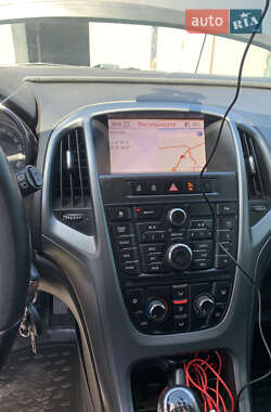 Универсал Opel Astra 2012 в 