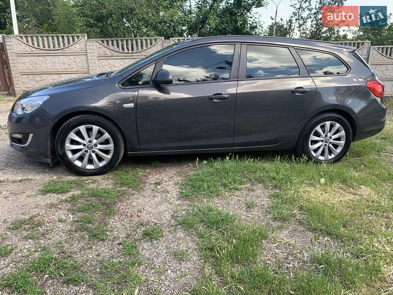 Универсал Opel Astra 2012 в 