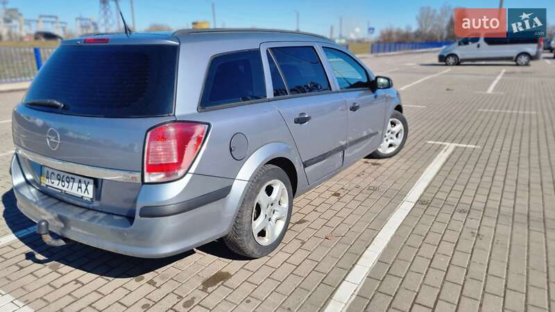 Универсал Opel Astra 2004 в Нововолынске