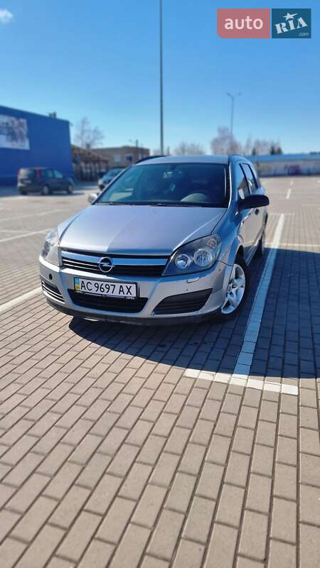 Универсал Opel Astra 2004 в Нововолынске