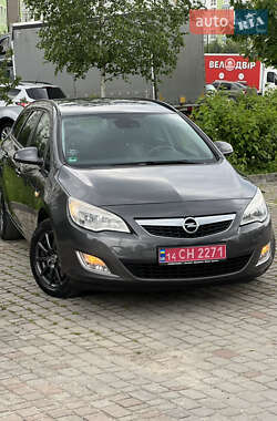 Универсал Opel Astra 2013 в 
