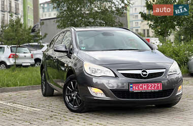 Универсал Opel Astra 2013 в 
