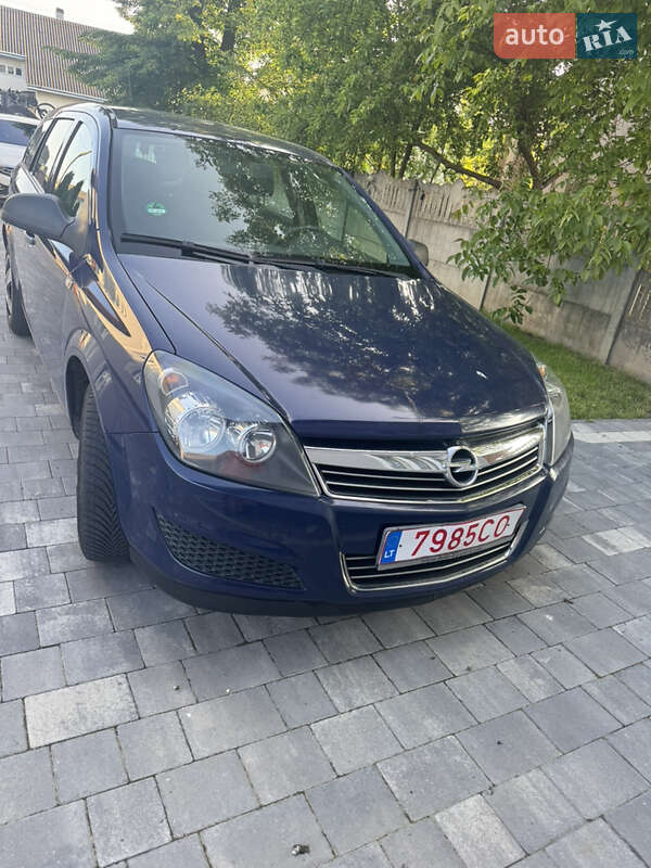 Універсал Opel Astra 2010 в Івано-Франківську