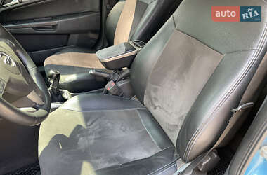 Хэтчбек Opel Astra 2005 в 