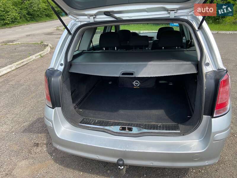 Універсал Opel Astra 2004 в Дрогобичі