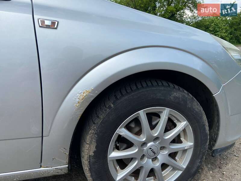 Універсал Opel Astra 2004 в Дрогобичі