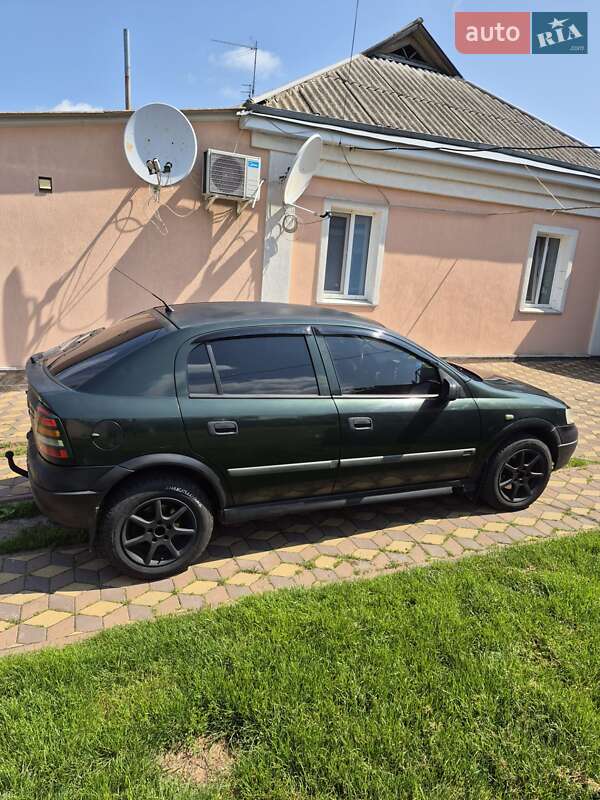 Хэтчбек Opel Astra 2001 в 