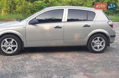 Хэтчбек Opel Astra 2005 в 
