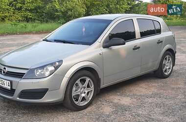 Хэтчбек Opel Astra 2005 в 